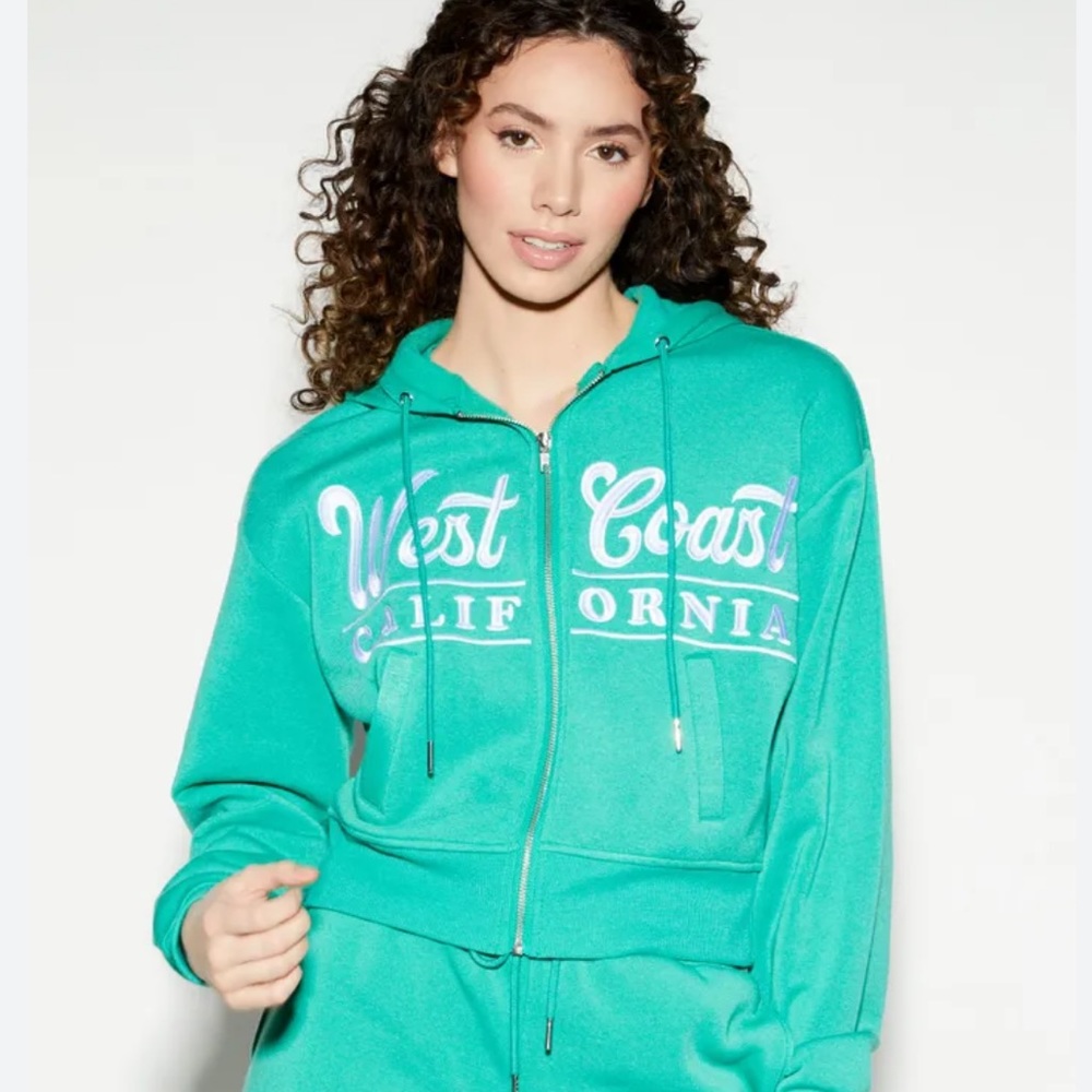 New west coast California cropped embroidered hoodie M